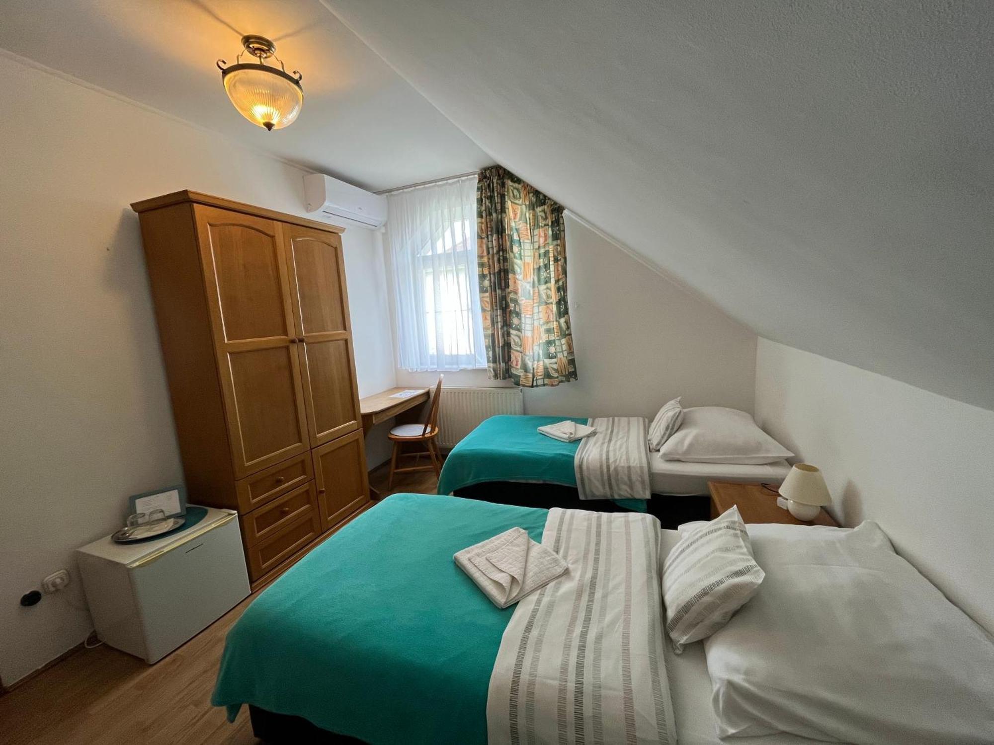 Kiskut Liget Pension Gyor Exterior photo